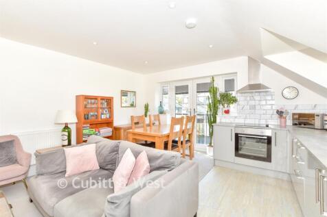 Lounge/Kitchen