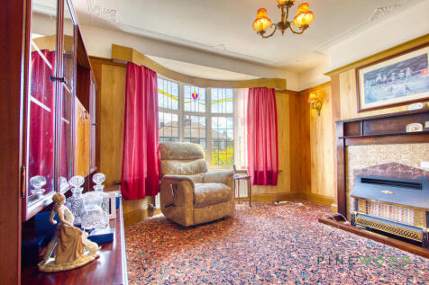 Sitting Room / Dining Room