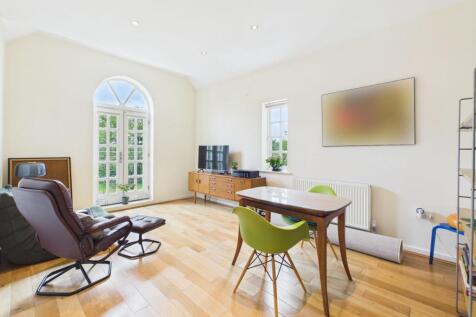 Sitting/Dining Room