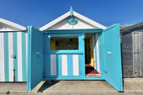 BEACH HUT