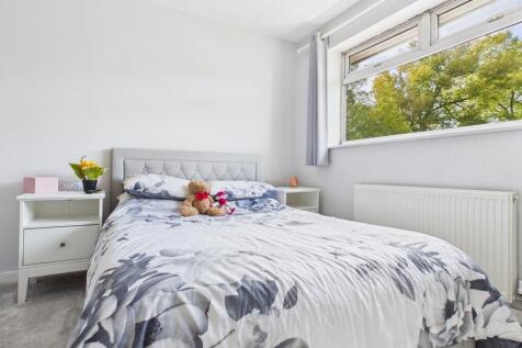 CAM03729G0-PR0155-STILL001