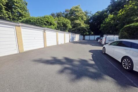 Garage in Block