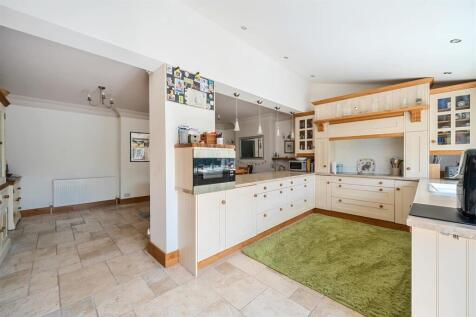 16 Craddocks kitchen other view.jpg