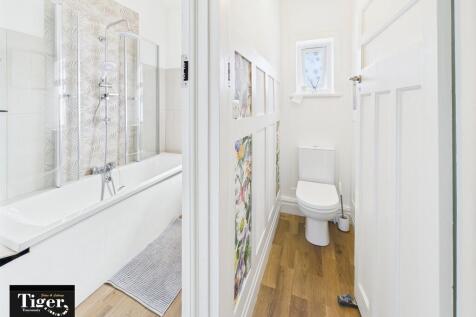 CAM02176G0-PR0579...