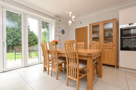 Kitchen/Dining Area