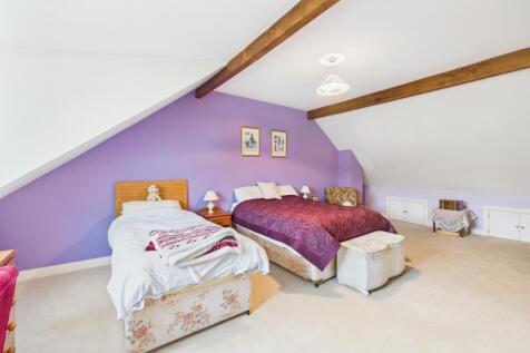 CAM03162G0-PR0352-STILL028