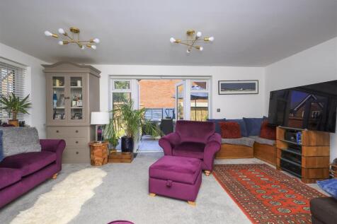 14 Kings Road, Ringmer, BN8 5FS (20).jpg