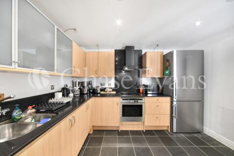 St Davids Square, Is