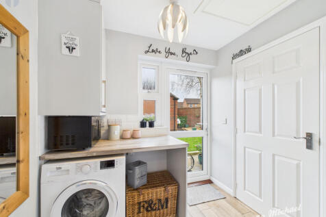 CAM03218G0-PR0837-STILL010