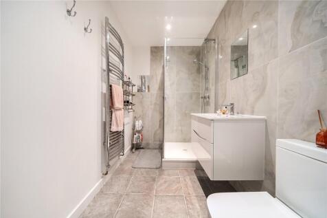 Family Bathroom (2)