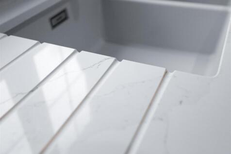 1578342896 - 5 Amberwood Grove -25.jpg