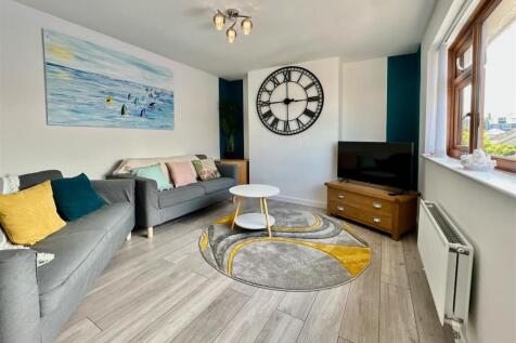 Flat 2 Garrow Court 2.JPG