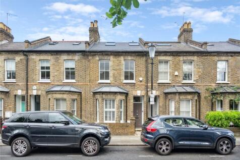 Situated on a quiet residential street between Holland Park and Ladbroke Grove, this three double bedroom house comes to the market in excellent condition having been recently renovated. The house con