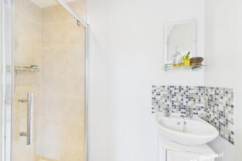 CAM03218G0-PR0694-STILL020