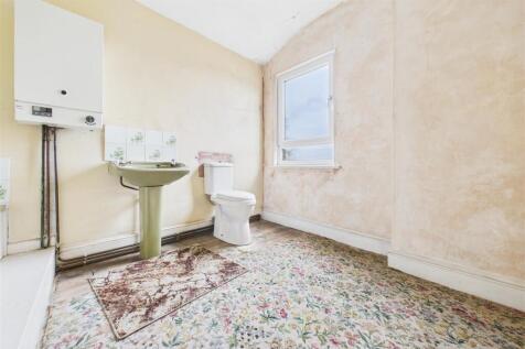 24 Somerset Terrace, Windmill Hill, Bristol BS3 4L