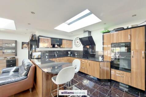 Open Plan Kitchen / Living