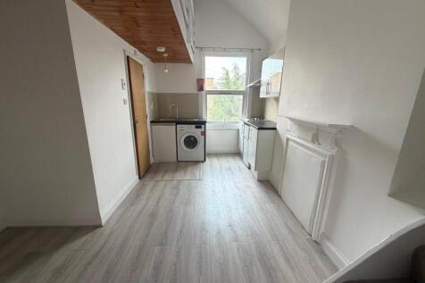 A stylish, light-filled duplex studio apartment situated in a vibrant North West London location on Cricklewood Broadway (NW2). Designed to maximize space and functionality, this property combines the