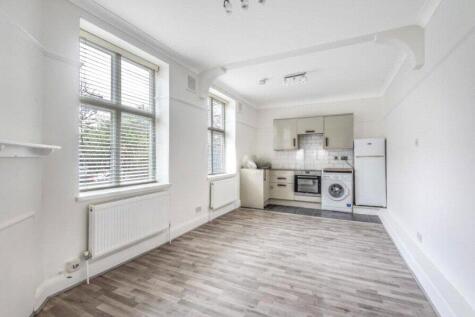 Rue Living is proud to offer a delightful one bedroom flat available to rent with access to communal gardens. Located close to Crouch End Broadway with good transport links. This bright newly refurbis