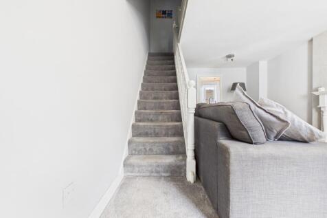 CAM03729G0-PR0155-STILL006