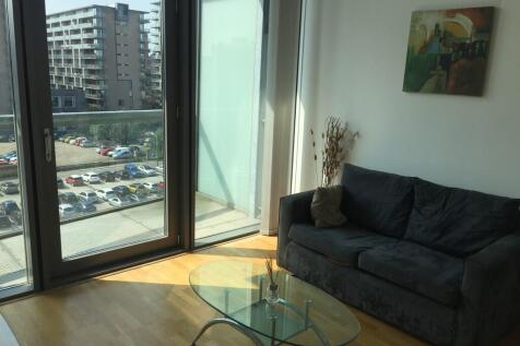 Martin & Co present this fully furnished Abito studio, just minutes from Deansgate, Market Street and Victoria train station. This 4th floor apartment is complemented by wooden floors throughout, styl