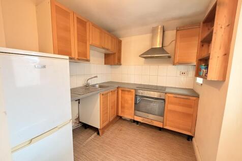 ** Zero Deposit Guarantee Available **
Connells are pleased to present a well located one bedroom flat in the heart of Kingswood.