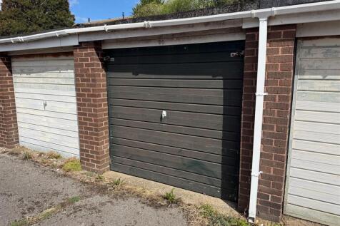 Garage Southfields Road 3.jpg