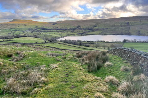 Land for sale in askrigg
