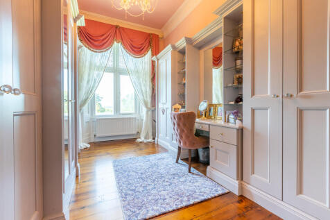 Her - Dressing Ro...