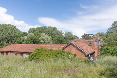 Hollybush Farm - Anna Charles-2 T202606151411.jpg