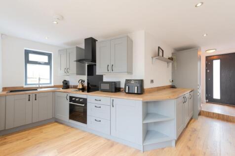 OPEN PLAN KITCHEN, DINER AND LIVING ROOM