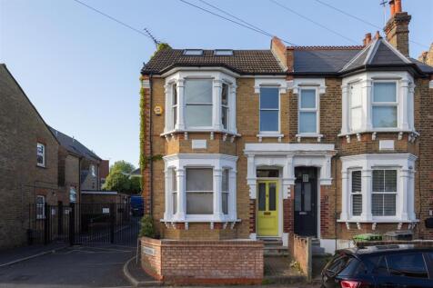 Beverley Road, E4