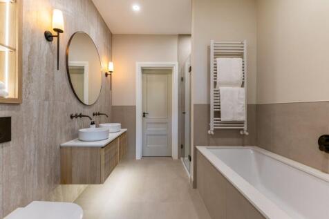 Vyne Show Home