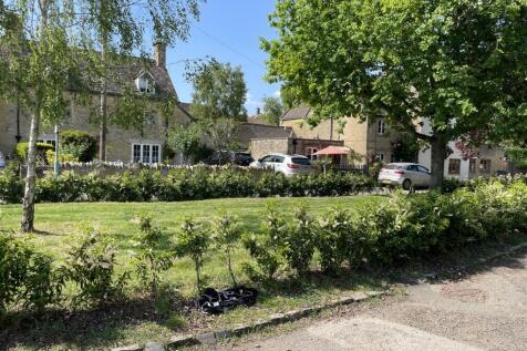 Cosy Cottage - Front green.JPG