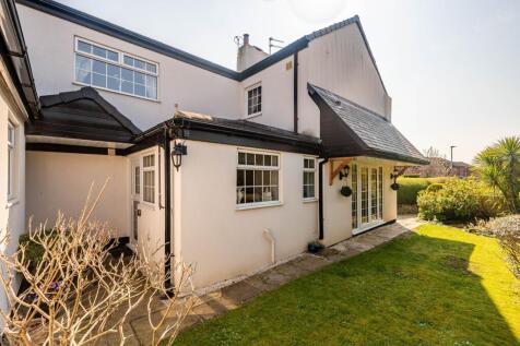 Side garden & rear entrance