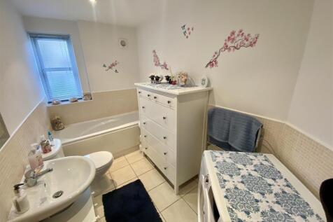 Bramleys Estate Agents - Huddersfield Road - Mirfi