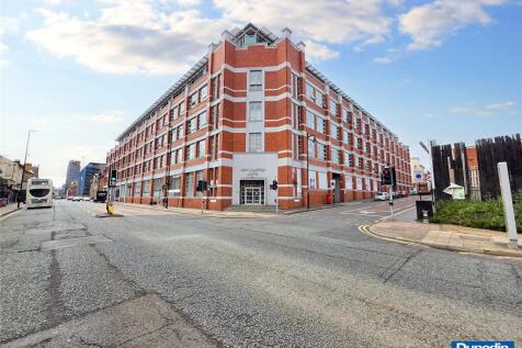 We are pleased to introduce a third floor beautifully presented Studio Apartment in the much sought after and exclusive New Hampton Lofts development, situated at the heart of the historic Jewellery Q