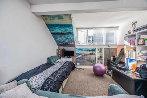 21 Norwich Avenue...