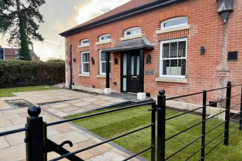 3 Bedroom Terraced in SN10 1EF