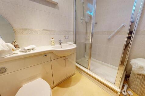 Heyes Avenue En-suite