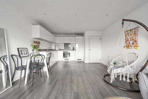 Marina Court, EN9
