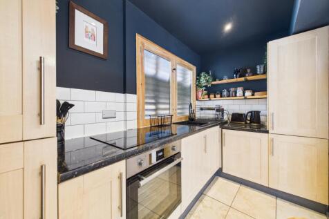 CAM03162G0-PR0282-STILL010