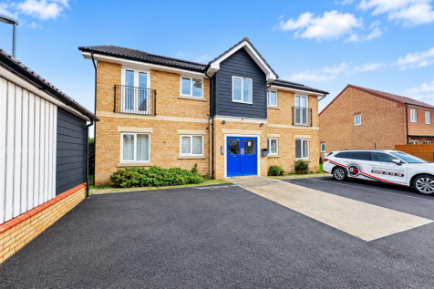 2 bed flat/apartment for rent in Sharman Way, Spalding