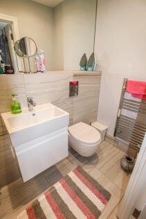 EN-SUITE SHOWER ROOM