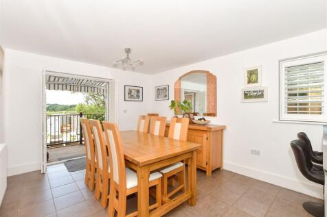 Kitchen/ Dining Room