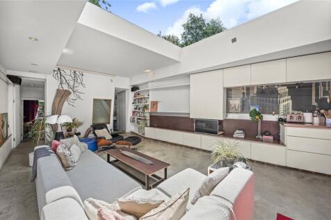A truly one-of-a-kind, award-winning home, this exceptional property combines contemporary design with practical luxury. Featuring stylish modern upgrades, a private rear garden, and off-street parkin