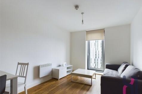 Modern 1-bed MediaCityUK apartment on 7th floor. Tenant in place (£1050pcm), long lease, gym, cinema, furnished, appliances, tram stop nearby. Ideal investment or city home.