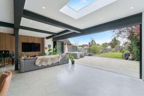 OAKS AVENUE