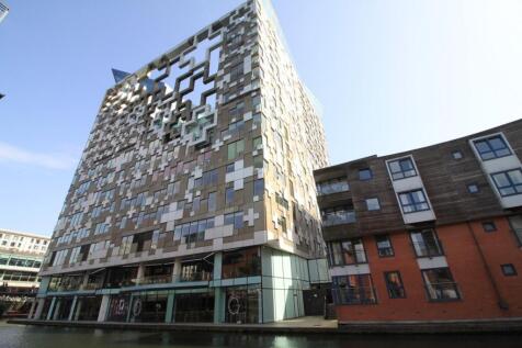Stunning 1 bed apartment on the 18th floor boasts modern luxury living. Cosy bedroom, great amenities, and perfect urban location. Ideal for stylish city living.