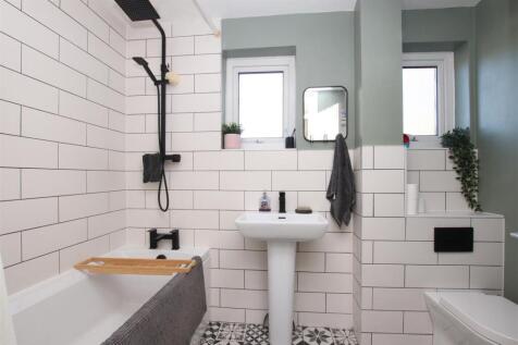 Bathroom.JPG