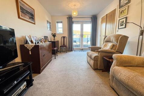 LOUNGE DINING ROOM